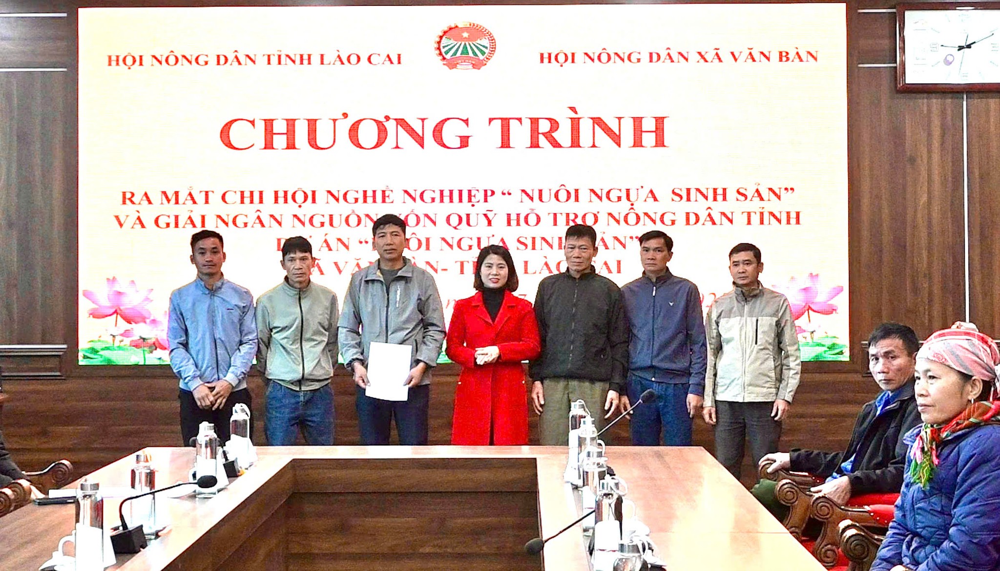 Lào Cai giải ngân 1,7 tỷ đồng, ra mắt tổ nghề “Nuôi trâu, ngựa sinh sản” thúc đẩy kinh tế nông thôn Văn Bàn 27 590224086 122269589996073758 6608432203709114871 n