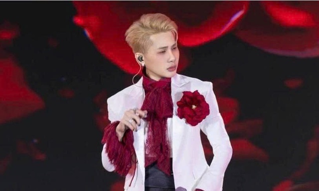 Ca sĩ Jack bị đình chỉ biểu diễn 9 tháng, ca sĩ và công ty bị phạt 105 triệu đồng 31 z7200235614076c57669d754ca89eb2035b15c243fcaa8 1762527601522708403689