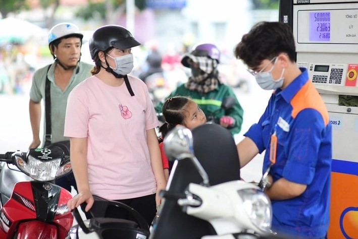 Giá xăng dầu hôm nay 28/8: Thế giới quay đầu giảm, WTI giữ mốc 83 USD/thùng 24 rjhfhjnfjhktu 24